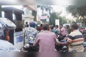 ফেসবুকে জ্বালানি তেল সংকটের গুজব,  ফিলিং স্টেশনে ফের দীর্ঘ লাইন
