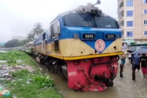 বন্যায় ট্রেন বন্ধ, রেলের ক্ষতি ৮৮ লাখ টাকা