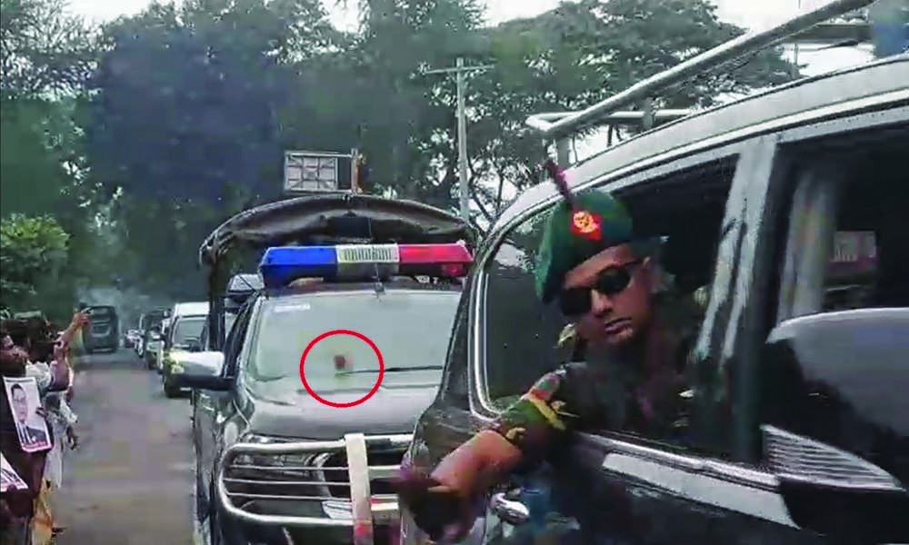 বরিশাল সফরে গাড়িবহরে ইট নিক্ষেপের অভিযোগ বরিশাল সফরে গাড়িবহরে ইট নিক্ষেপের অভিযোগ