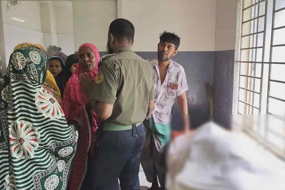 বাজারের নামকরণ ঘিরে দুই গ্রামবাসীর রক্তক্ষয়ী সংঘর্ষ, নিহত ১ ও আহত ২০
