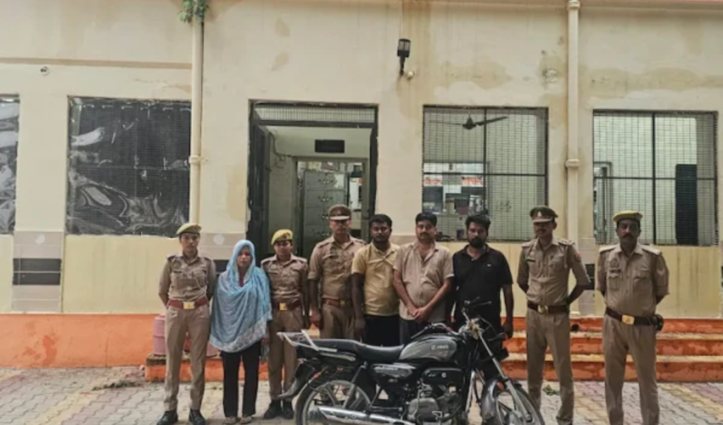 বিমার ২০ লাখ রুপি ও পরকীয়ার টানে স্বামীকে সাপের কামড়ে হত্যা বিমার ২০ লাখ রুপি ও পরকীয়ার টানে স্বামীকে সাপের কামড়ে হত্যা