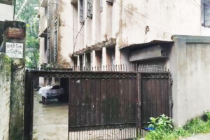 বিশাল বাড়িতে একাকী জীবনের করুণ পরিসমাপ্তি