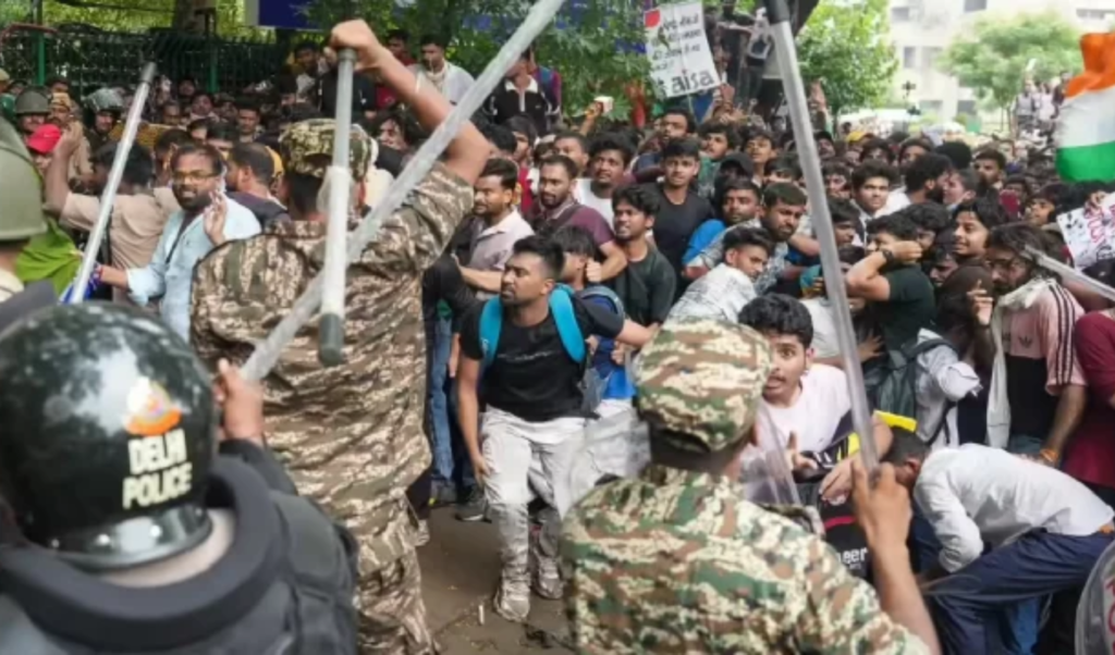 ভারতে তরুণদের ককরোচ আন্দোলন চাপের মুখে মোদি সরকার ভারতে তরুণদের 'ককরোচ আন্দোলন': চাপের মুখে মোদি সরকার