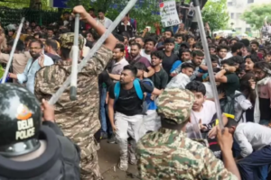 ভারতে তরুণদের ‘ককরোচ আন্দোলন’: চাপের মুখে মোদি সরকার