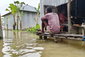 ভারি বৃষ্টিতে চার বিভাগে বন্যার আশঙ্কা