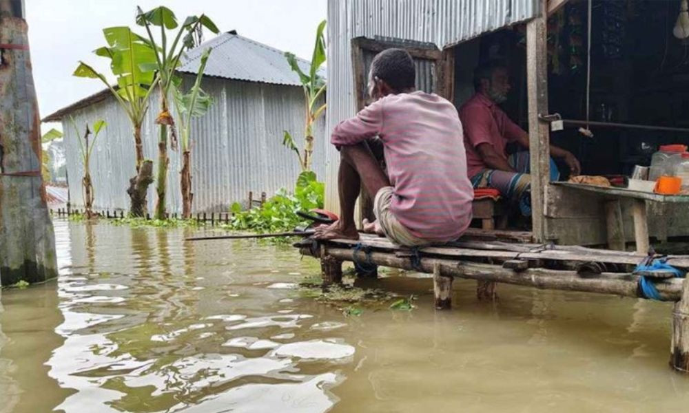 ভারি বৃষ্টিতে চার বিভাগে বন্যার আশঙ্কা ভারি বৃষ্টিতে চার বিভাগে বন্যার আশঙ্কা