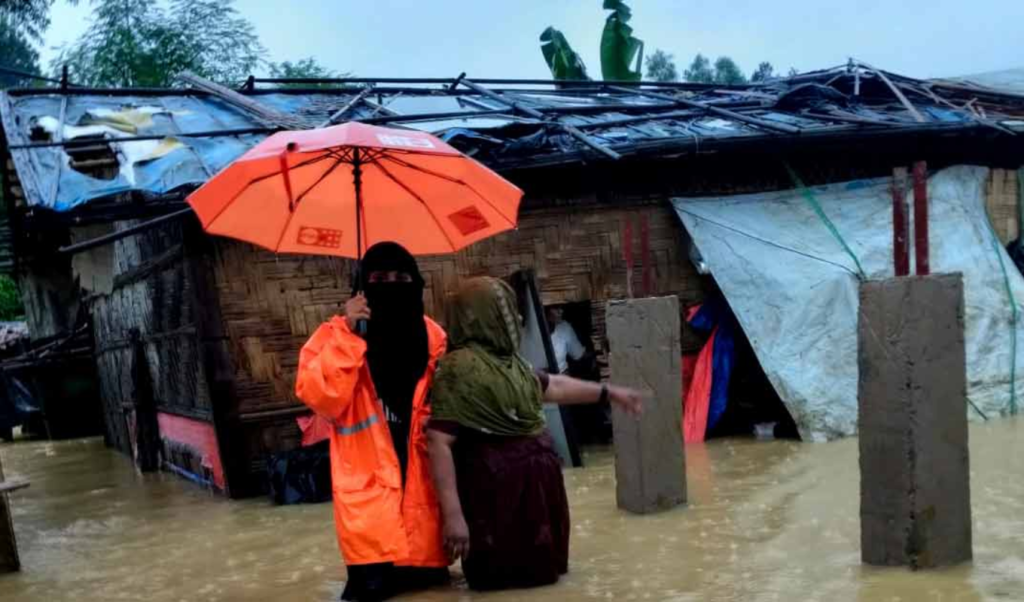 ভারী বৃষ্টিতে কক্সবাজারে ১০ রোহিঙ্গার মৃত্যু ক্ষতিগ্রস্ত ১৬ হাজার ভারী বৃষ্টিতে কক্সবাজারে ১০ রোহিঙ্গার মৃত্যু, ক্ষতিগ্রস্ত ১৬ হাজার