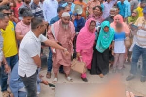 ভিডিও ফাঁসের প্রতিবাদে মোংলায় জামায়াত এমপির কুশপুত্তলিকা দাহ