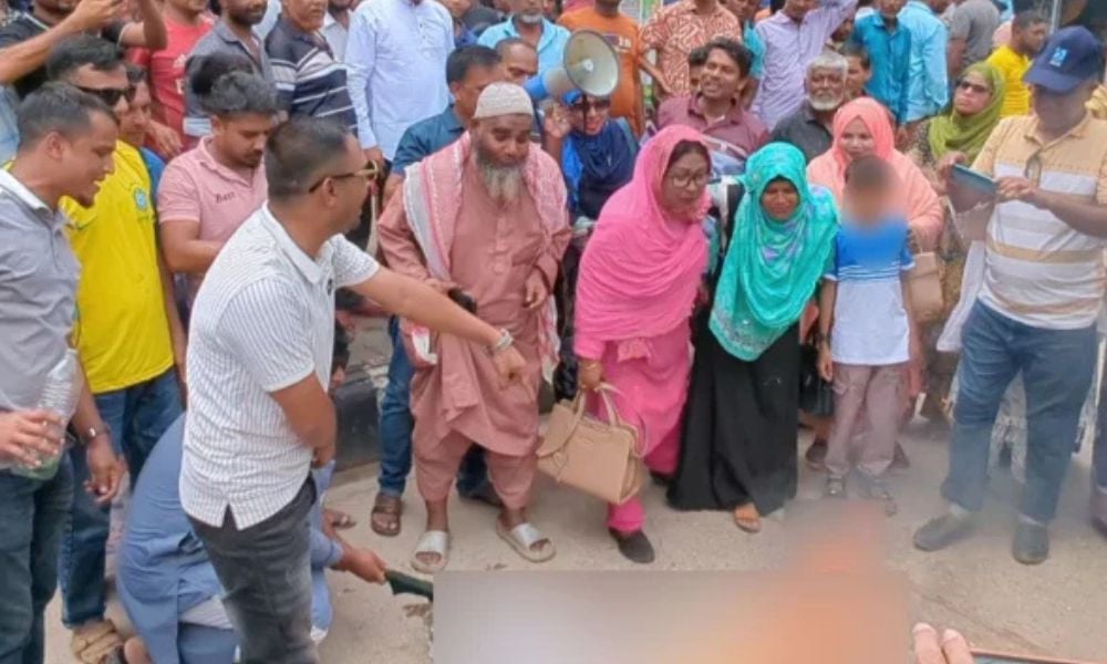 ভিডিও ফাঁসের প্রতিবাদে মোংলায় জামায়াত এমপির কুশপুত্তলিকা দাহ