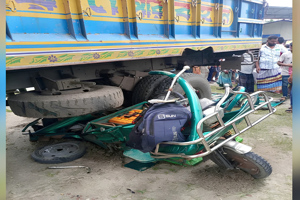 ময়মনসিংহে ট্রাক-অটোরিকশার মুখোমুখি সংঘর্ষে দুই নারীসহ নিহত ৩
