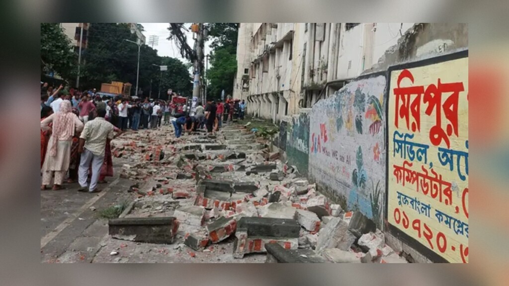 মিরপুরে কলেজের দেয়াল ধসে নারীর মৃত্যু মিরপুরে কলেজের দেয়াল ধসে নারীর মৃত্যু