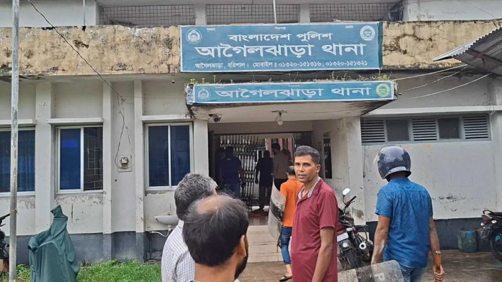 মৃত্যুর গুজবে বরিশালে থানায় হামলা গ্রেপ্তার ১৮ মৃত্যুর গুজবে বরিশালে থানায় হামলা: গ্রেপ্তার ১৮