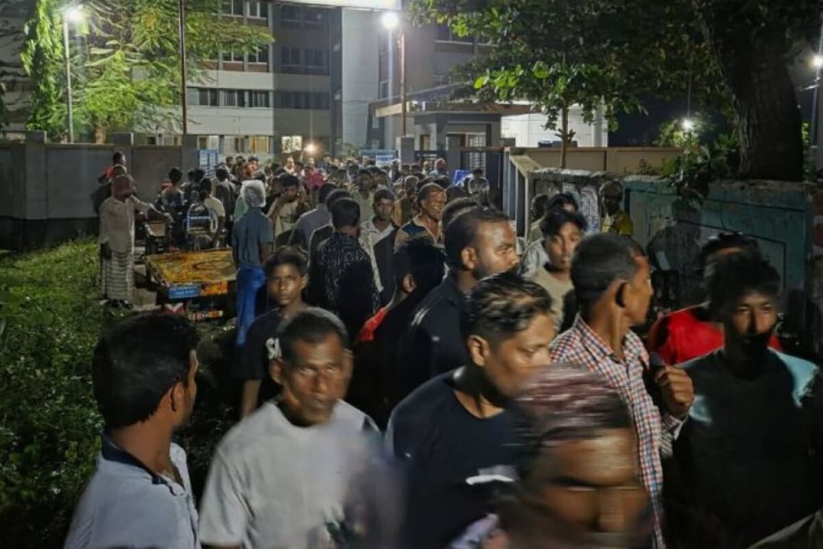 যুবলীগ নেতাকে আটক: থানা ঘেরাও করে গ্রামবাসীর বিক্ষোভের মুখে মুক্তি