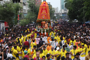 রাজধানীতে বর্ণাঢ্য রথযাত্রা শুরু, ভক্তদের ঢল
