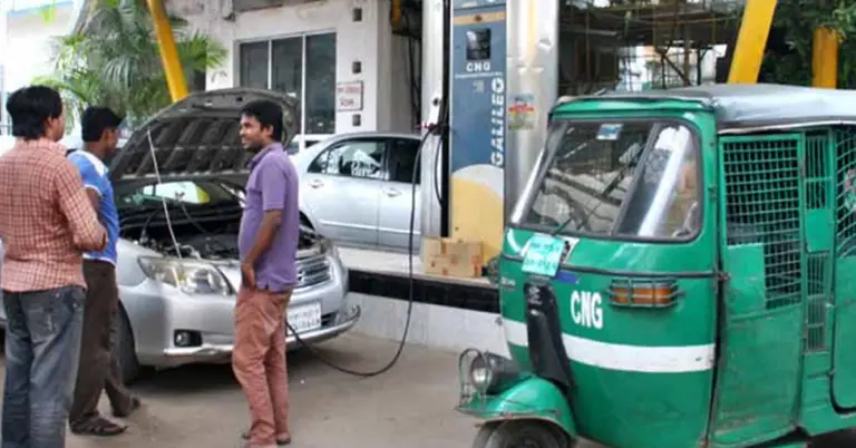 রাজধানীতে সিএনজি সংকট, গ্যাসের জন্য ঘণ্টার পর ঘণ্টা অপেক্ষা