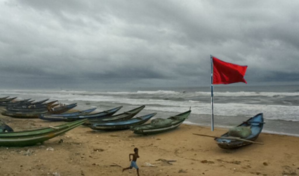 লঘুচাপে বন্দরে ৩ নম্বর সতর্কসংকেত লঘুচাপে বন্দরে ৩ নম্বর সতর্কসংকেত