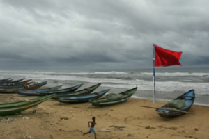 লঘুচাপে বন্দরে ৩ নম্বর সতর্কসংকেত