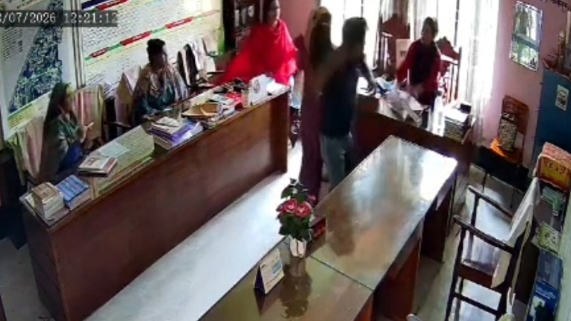 শিশুকে মারধরের অভিযোগে প্রধান শিক্ষকের বিরুদ্ধে মামলা শিশুকে মারধরের অভিযোগে প্রধান শিক্ষকের বিরুদ্ধে মামলা
