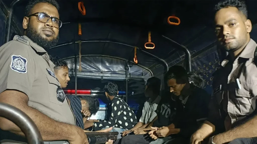 শীর্ষ সন্ত্রাসী ‘কুত্তা ফারুকসহ গ্রেপ্তার ৭ শীর্ষ সন্ত্রাসী ‘কুত্তা ফারুক’সহ গ্রেপ্তার ৭