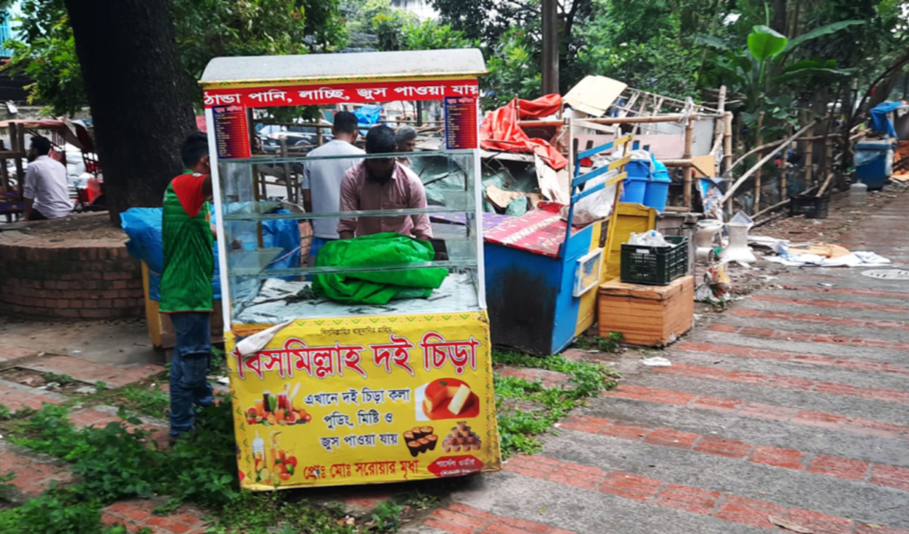 সড়ক ফুটপাত দখলমুক্ত করল ডিএসসিসি ৮ নার্সারি মালিককে জরিমানা সড়ক-ফুটপাত দখলমুক্ত করল ডিএসসিসি, ৮ নার্সারি মালিককে জরিমানা