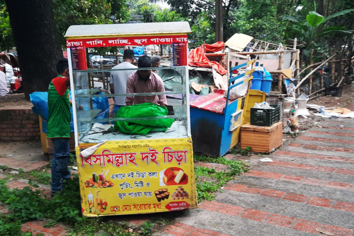 সড়ক-ফুটপাত দখলমুক্ত করল ডিএসসিসি, ৮ নার্সারি মালিককে জরিমানা