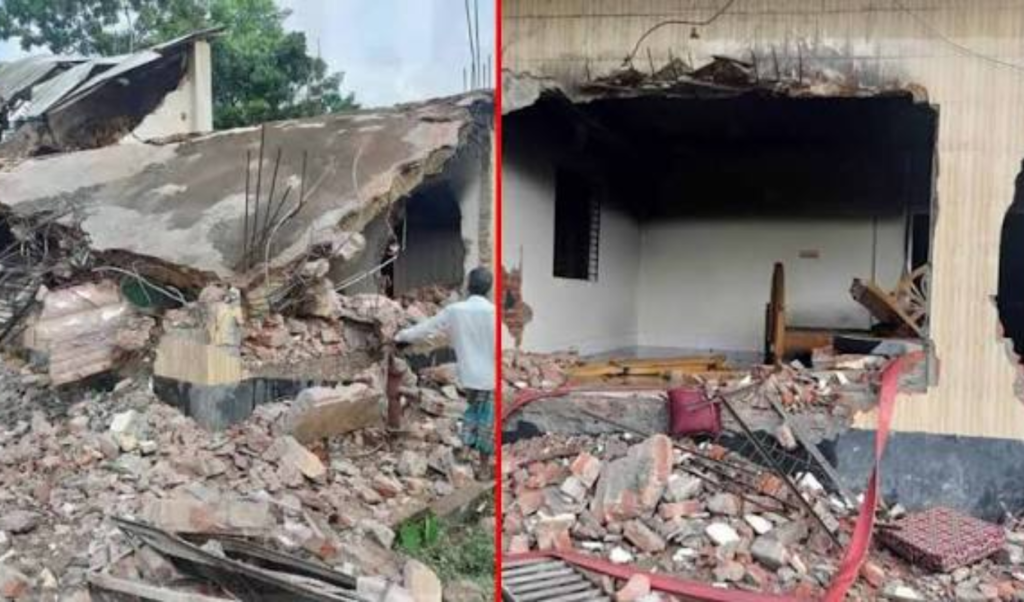 সাবেক ইউপি চেয়ারম্যানের বাড়ি ভেকু দিয়ে গুঁড়িয়ে দিল দুর্বৃত্তরা সাবেক ইউপি চেয়ারম্যানের বাড়ি ভেকু দিয়ে গুঁড়িয়ে দিল দুর্বৃত্তরা
