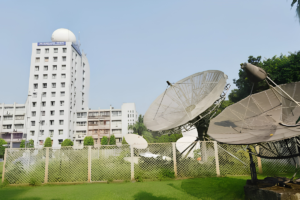 সারা দেশে ভারি বর্ষণের সতর্কতা, ২০ জেলায় ঝড়ের শঙ্কা