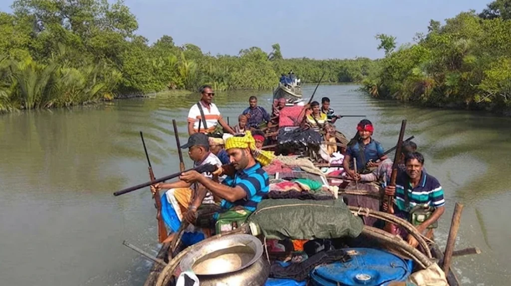 সুন্দরবনে আত্মসমর্পণ করল ছোট জাহাঙ্গীর বাহিনীর ২৭ সদস্য সুন্দরবনে আত্মসমর্পণ করল ছোট জাহাঙ্গীর বাহিনীর ২৭ সদস্য