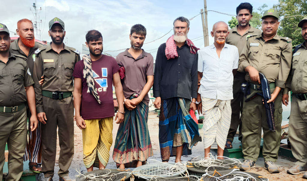 সুন্দরবনে হরিণ শিকারের ফাঁদ ও কাঁকড়াসহ ৪ শিকারি আটক সুন্দরবনে হরিণ শিকারের ফাঁদ ও কাঁকড়াসহ ৪ শিকারি আটক
