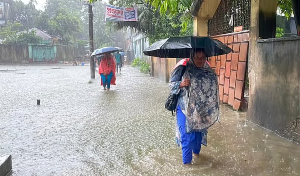 ১০ হাজার কোটির মেগা প্রকল্পেও ডুবল চট্টগ্রাম: অতি ভারী বৃষ্টি ও জোয়ারে চরম ভোগান্তি 4 ১০ হাজার কোটির মেগা প্রকল্পেও ডুবল চট্টগ্রাম অতি ভারী বৃষ্টি ও জোয়ারে চরম ভোগান্তি