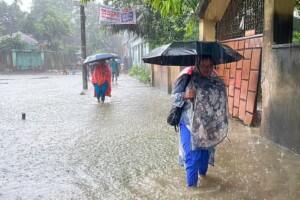 ১০ হাজার কোটির মেগা প্রকল্পেও ডুবল চট্টগ্রাম: অতি ভারী বৃষ্টি ও জোয়ারে চরম ভোগান্তি