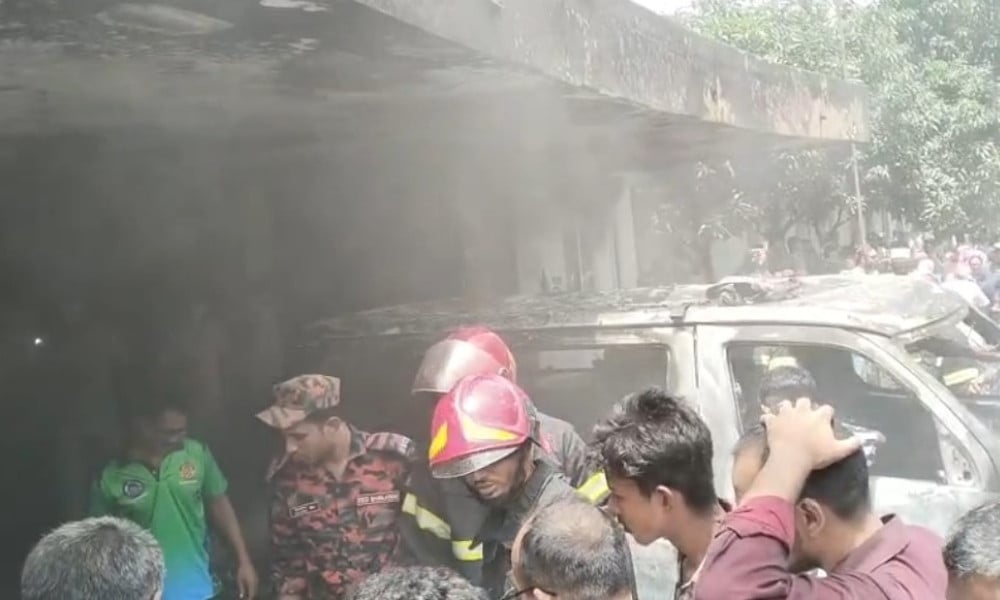 অ্যাম্বুল্যান্সের সিলিন্ডার বিস্ফোরণে বাগেরহাট হাসপাতালে আগুন অ্যাম্বুল্যান্সের সিলিন্ডার বিস্ফোরণে বাগেরহাট হাসপাতালে আগুন