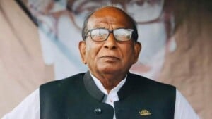 নাটোরে আওয়ামী লীগের সাবেক প্রয়াত প্রতিমন্ত্রীর বাড়িতে হামলা ও ভাঙচুর 2 আওয়ামীলীগের সাবেক প্রতিমন্ত্রী নাটোরে আওয়ামী লীগের সাবেক প্রয়াত প্রতিমন্ত্রীর বাড়িতে হামলা ও ভাঙচুর