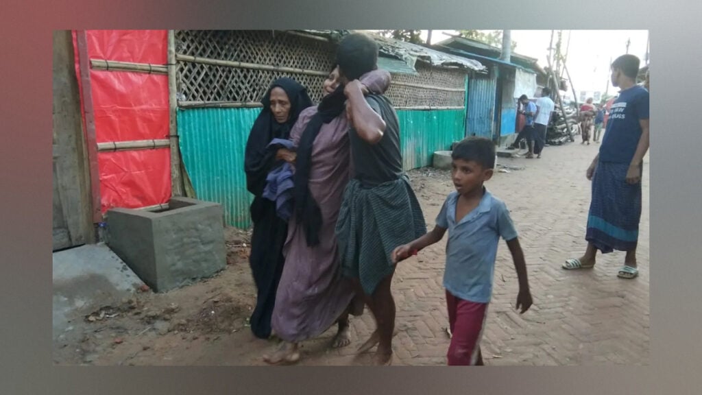 উখিয়ার রোহিঙ্গা ক্যাম্পে তিন গোষ্ঠীর সংঘর্ষ, গুলিবিদ্ধ মা-ছেলে 2 উখিয়ার রোহিঙ্গা ক্যাম্পে তিন গোষ্ঠীর সংঘর্ষ, গুলিবিদ্ধ মা-ছেলে