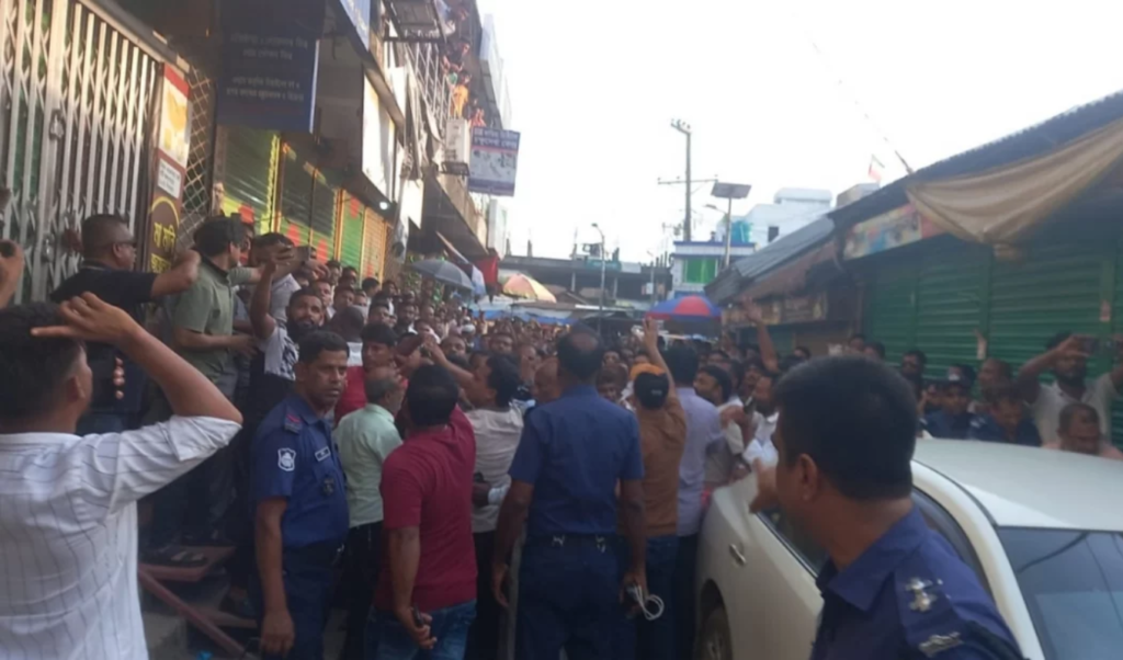 এক স্থানে বিএনপি জামায়াতের পাল্টাপাল্টি মিছিল আড়াইহাজারে সংঘর্ষ এড়ালো পুলিশ এক স্থানে বিএনপি-জামায়াতের পাল্টাপাল্টি মিছিল: আড়াইহাজারে সংঘর্ষ এড়ালো পুলিশ