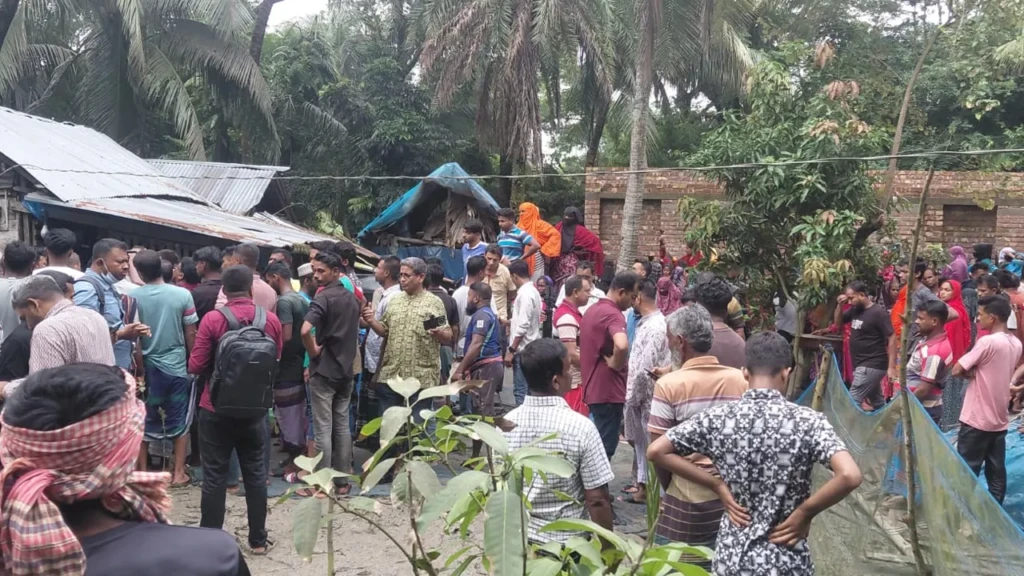 কচুয়ায় একই পরিবারের তিনজনের গলিত মরদেহ উদ্ধার কচুয়ায় একই পরিবারের তিনজনের গলিত মরদেহ উদ্ধার