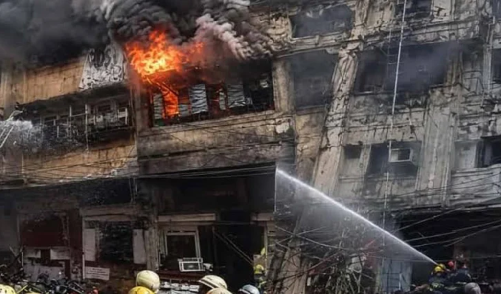 কলকাতায় অগ্নিকাণ্ডে নিহত সাত বাংলাদেশির লাশ স্বজনদের হাতে হস্তান্তর 2 কলকাতায় অগ্নিকাণ্ডে নিহত সাত বাংলাদেশির লাশ স্বজনদের হাতে হস্তান্তর