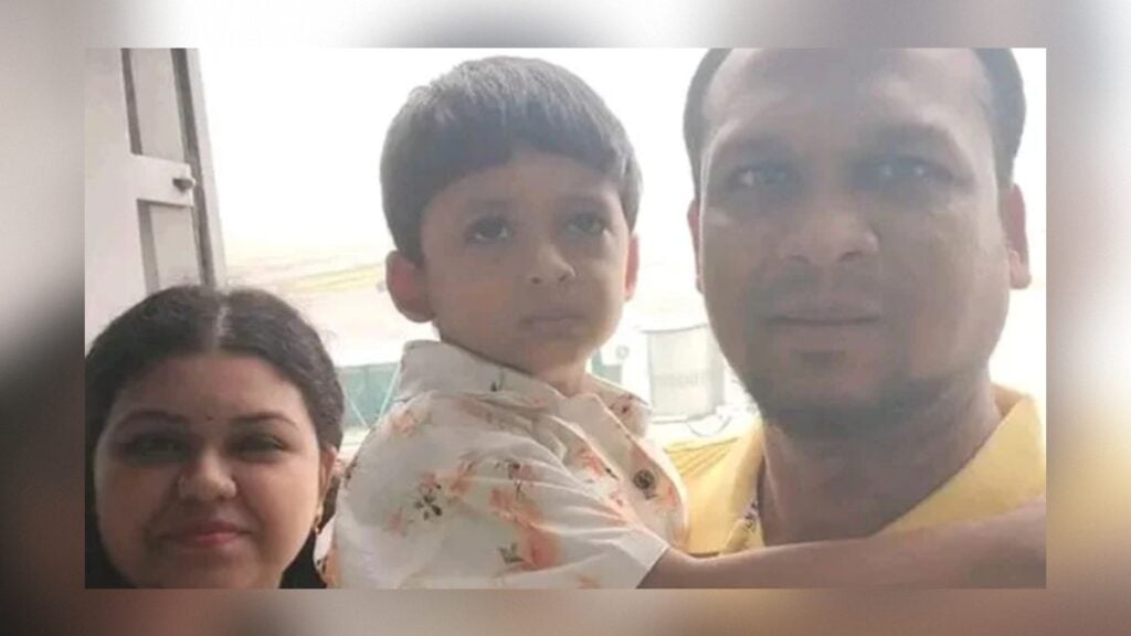 কলকাতায় অগ্নিকাণ্ডে স্ত্রী-সন্তানসহ সাংবাদিক দেবাশীষ নিহত