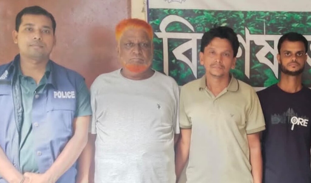 কুমিল্লায় ঝটিকা মিছিলের জেরে আ'লীগের সাবেক চেয়ারম্যানসহ গ্রেফতার ৩ 4 কুমিল্লায় ঝটিকা মিছিলের জেরে আ'লীগের সাবেক চেয়ারম্যানসহ গ্রেফতার ৩