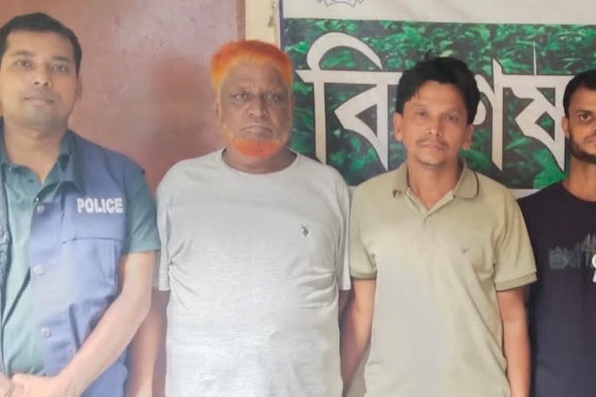 কুমিল্লায় ঝটিকা মিছিলের জেরে আ’লীগের সাবেক চেয়ারম্যানসহ গ্রেফতার ৩