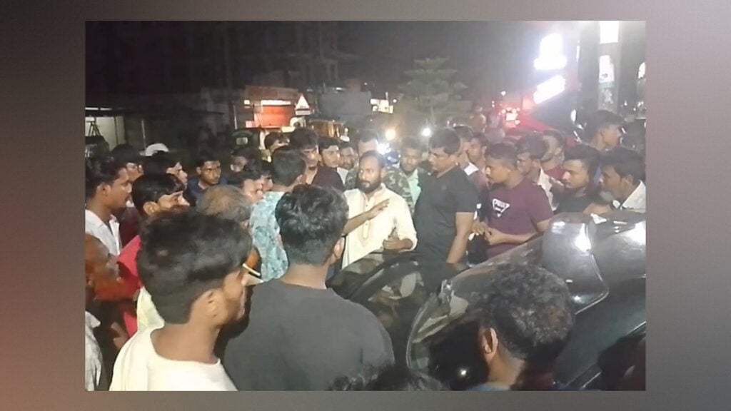 কুলাউড়ায় এনসিপির দুই পক্ষের সংঘর্ষ, আটক ৫ 2 কুলাউড়ায় এনসিপির দুই পক্ষের সংঘর্ষ, আটক পাঁচ