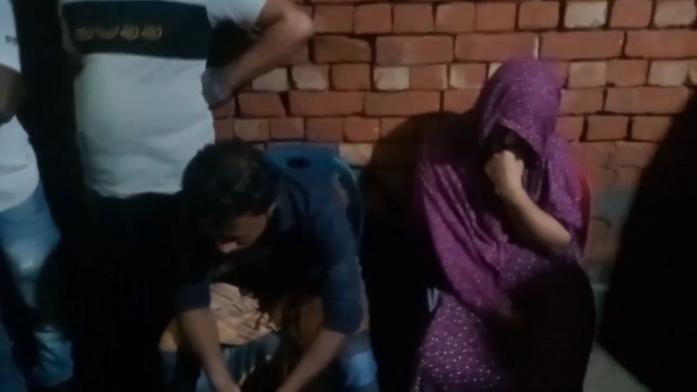 গৃহবধূর ঘরে জামায়াতকর্মী আটক মামলার পর আদালতে গৃহবধূর ঘরে জামায়াতকর্মী আটক, মামলার পর আদালতে
