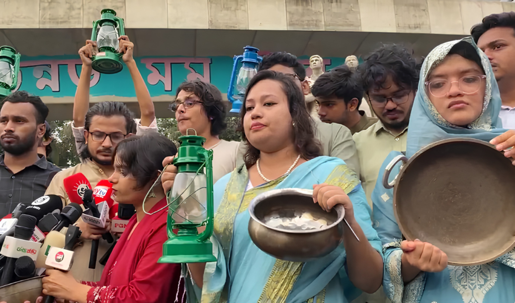 গ্যাস বিদ্যুৎ সংকটে অতিষ্ঠ ঢাকা বিশ্ববিদ্যালয় শিক্ষার্থীরা রাজু ভাস্কর্যে বিক্ষোভ গ্যাস-বিদ্যুৎ সংকটে অতিষ্ঠ ঢাকা বিশ্ববিদ্যালয় শিক্ষার্থীরা, রাজু ভাস্কর্যে বিক্ষোভ