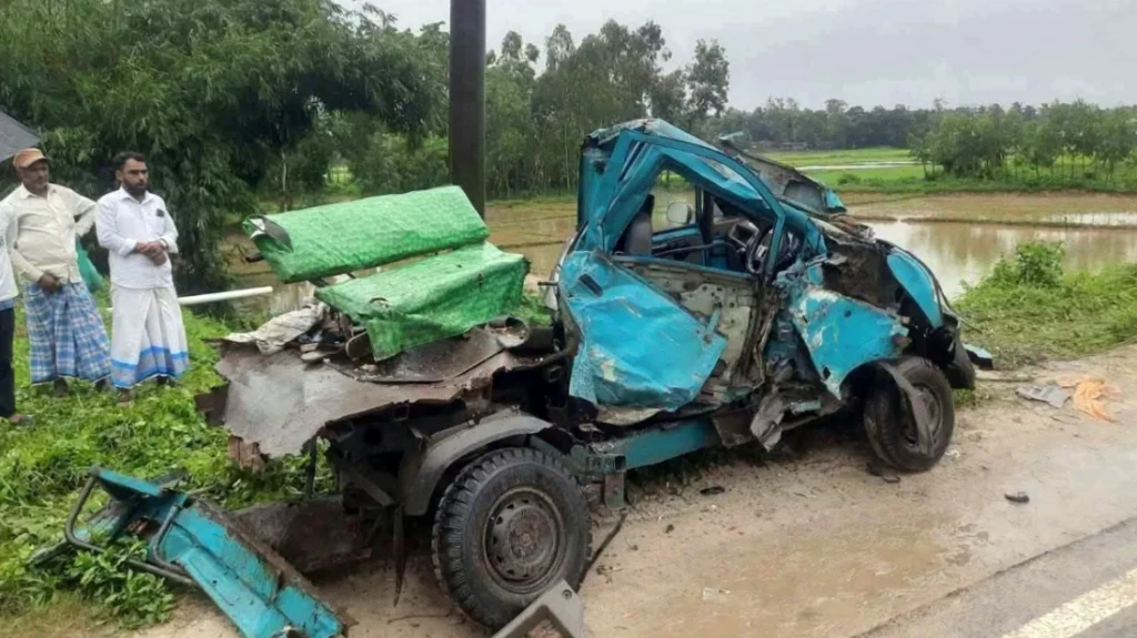 চকরিয়ায় বাস লেগুনা সংঘর্ষে নিহত ৪ আহত ৮ চকরিয়ায় বাস-লেগুনা সংঘর্ষে নিহত ৪, আহত ৮