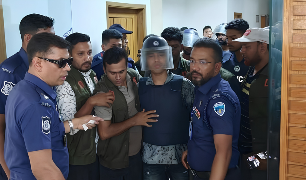 চাঁদাবাজির মামলায় পাঁচ দিনের রিমান্ডে চট্টগ্রামের সন্ত্রাসী ডেভিড ইমন চাঁদাবাজির মামলায় পাঁচ দিনের রিমান্ডে চট্টগ্রামের সন্ত্রাসী ডেভিড ইমন