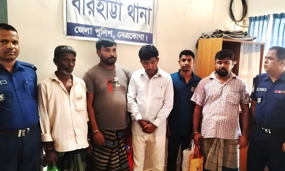 জুয়ার আসরে দুই ইউপি সদস্যসহ পাঁচজন গ্রেপ্তার জুয়ার আসরে দুই ইউপি সদস্যসহ পাঁচজন গ্রেপ্তার