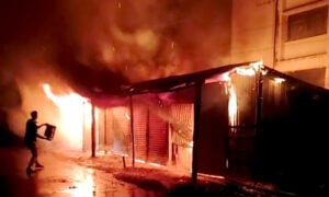 জোরারগঞ্জ বাজারে আগুনে পুড়ল তিন ফার্নিচারের দোকান জোরারগঞ্জ বাজারে আগুনে পুড়ল তিন ফার্নিচারের দোকান