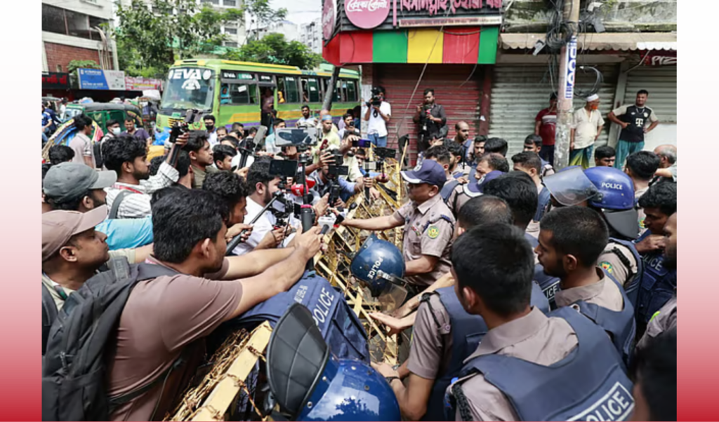 ঢাকা আলিয়া মাদ্রাসার হলের নিয়ন্ত্রণ নিয়ে উত্তেজনা ঢাকা আলিয়া মাদ্রাসার হলের নিয়ন্ত্রণ নিয়ে উত্তেজনা, পুলিশের বাঁধায় শিবিরের প্রবেশ চেষ্টা ব্যর্থ