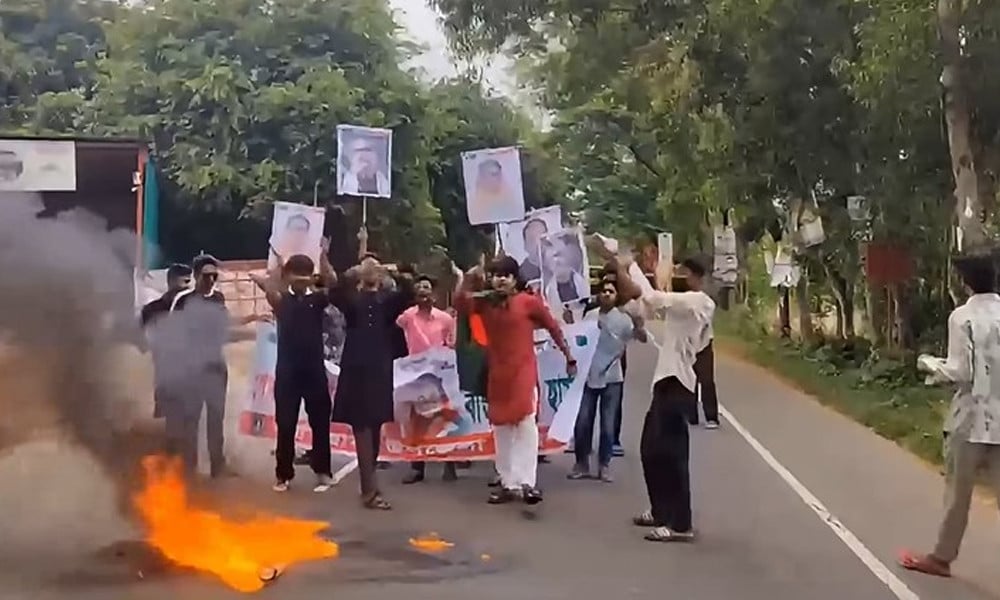 ঢাকা-খুলনা মহাসড়ক অবরোধ করে ছাত্রলীগের বিক্ষোভ