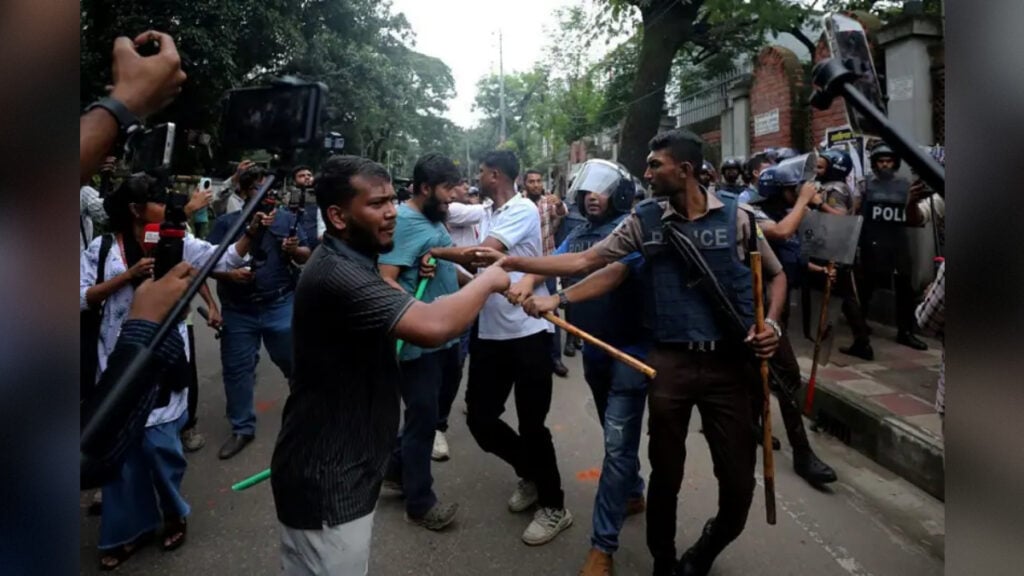 দেশে প্রতিদিন গড়ে ১০ খুন, সহিংসতা থামছে না 2 দেশে প্রতিদিন গড়ে ১০ খুন, সহিংসতা থামছে না